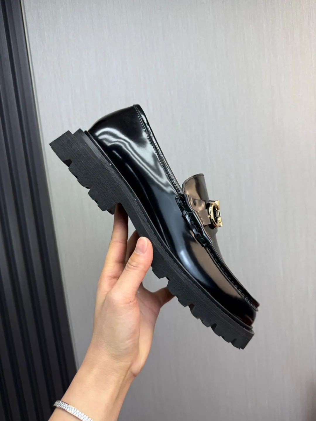 Men's shoes 💰880💰 Ferragamo. [Ferragamo] men's thick-soled loafers, the latest hot style, 1:1 original purchase quality, top quality, imported open-edge beaded cowhide leather on the upper, hand-made three-dimensional stitching highlights the round toe design, the inner foot pads are all imported cowhide, with original lightweight foam outsole, matching code 39-44, (38, 45 custom-made, non-refundable)